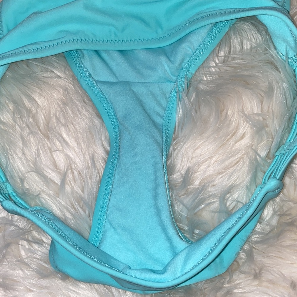 Bikini - Picture 4 of 7